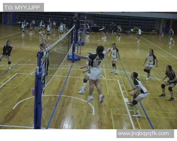 深圳排球队的团队协作揭秘:排球巨献背后的默契与拼搏精神 深圳排球队的团队协作揭秘:排球巨献背后的默契与拼搏精神