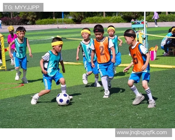 足球明星的女儿闪耀绿茵场背后她的成长故事与梦想追逐 足球明星的女儿闪耀绿茵场背后她的成长故事与梦想追逐