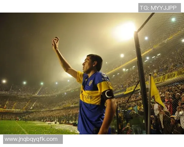 足球明星的魅力瞬间与经典瞬间图片分享，带你领略他们的风采与成就