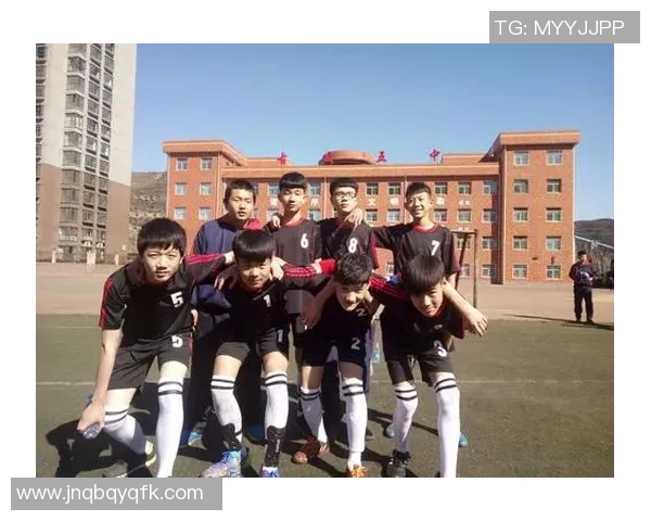 劲然漫画足球明星带你领略绿茵场上的激情与梦想