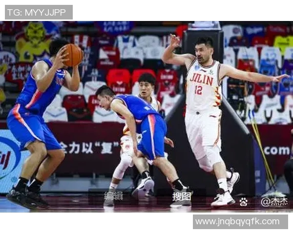 南京篮球队在选拔赛中以53分稳居积分榜首位，展现强劲实力